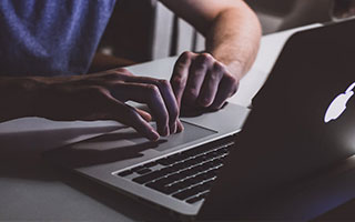 开云官网-球队内部风波：某俱乐部管理层引发众怒，球队管理方案